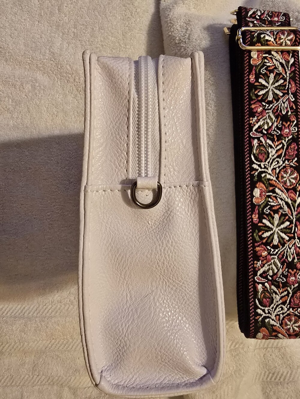 Terrifier Art Crispies Crossbody Bag NWOT Spirit Halloween - Alternate Strap - Picture 6 of 8